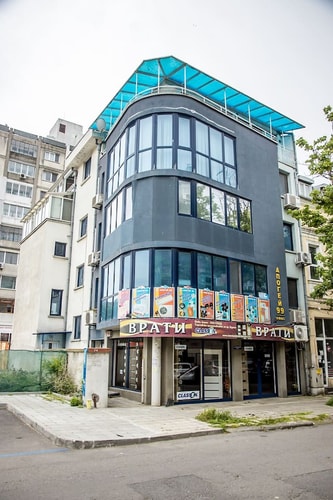 Spacious & Sunny Maisonette w/ Terrace near Centre 33 Flat Manager Booking
