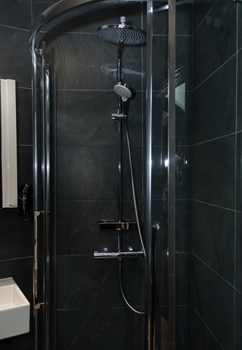 Serenity ~ 2BD Apartment with Balcony & Desk 12 Flat Manager Booking