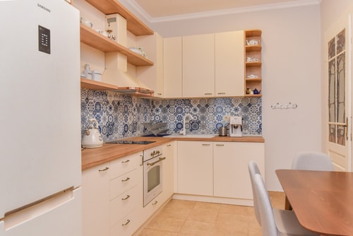 Spacious vintage 2BR, 2bath apartment 15 Flat Manager Booking