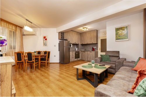 GLORIOUS - 2-Bedroom apartment near Youth Hill 8 Flat Manager Booking