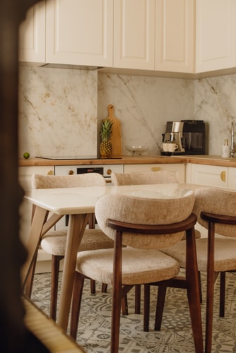 Radoslav Bacho Kiro 2BD · Elegant Escape: High Ceilings, Balcony & Piano 6 Flat Manager Booking