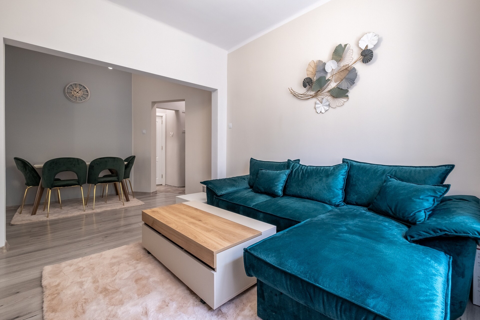 Central Charm ~ 2BD apartment close to NDK 5 Flat Manager Booking