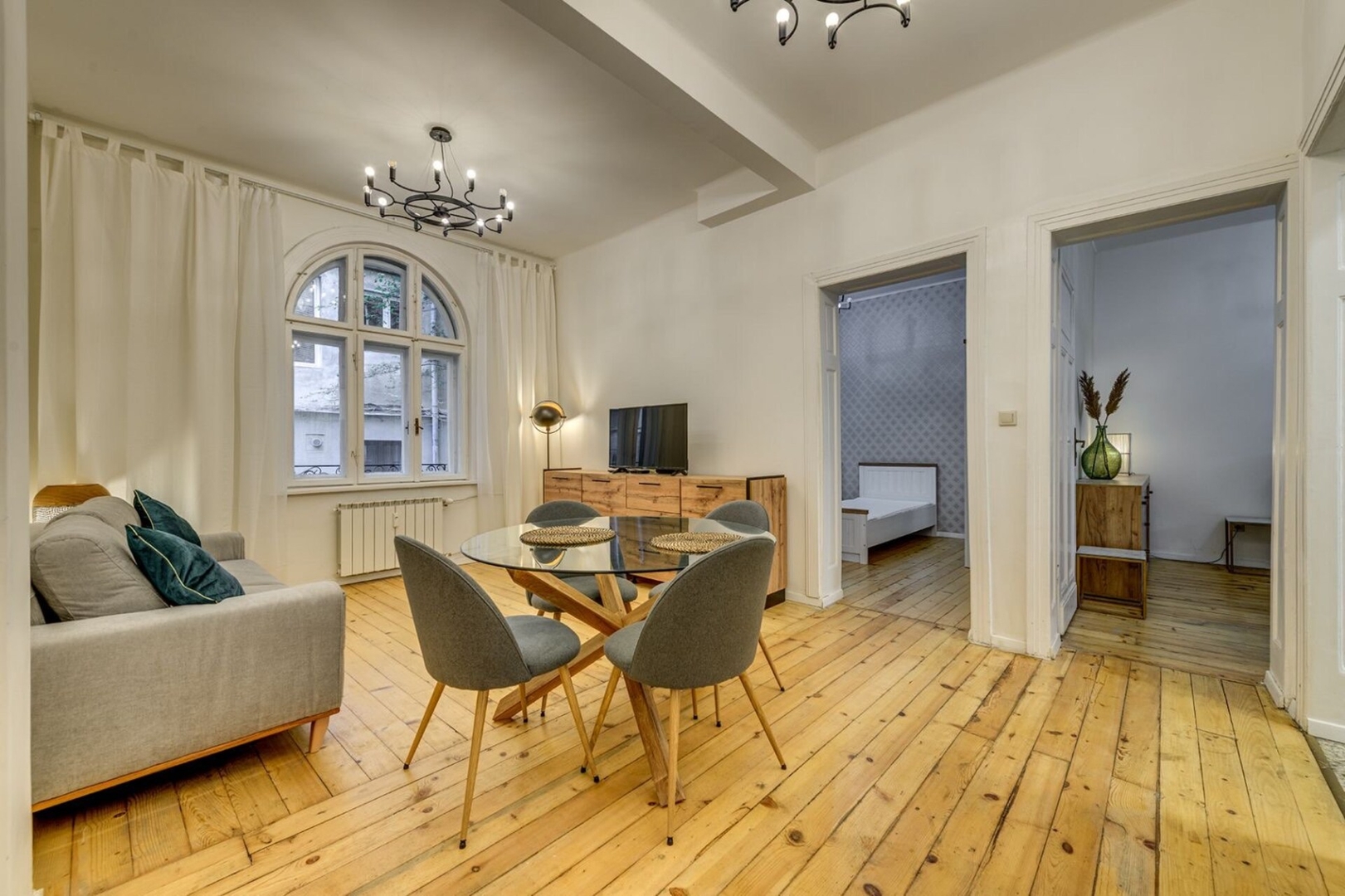 Classic Charm ~ 2BD Central Apartment 3 Flat Manager Booking