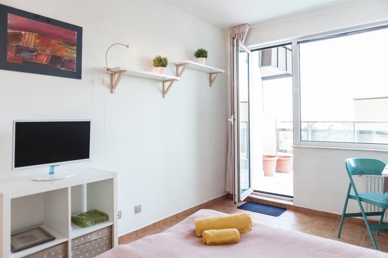 Tony's Sunny Rooftop Studio 13 Flat Manager Booking