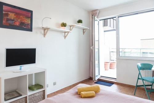 Tony's Sunny Rooftop Studio 13 Flat Manager Booking