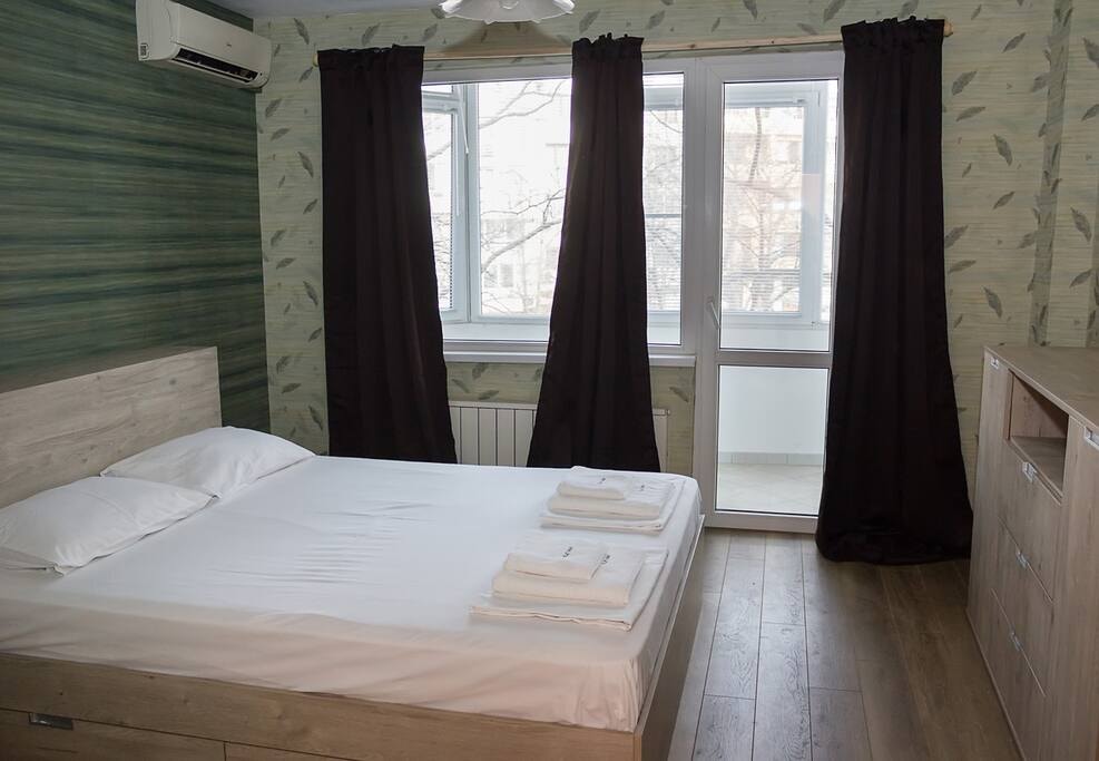 Peach Coloured 2-BDR Apartment By the Sea Garden Flataway