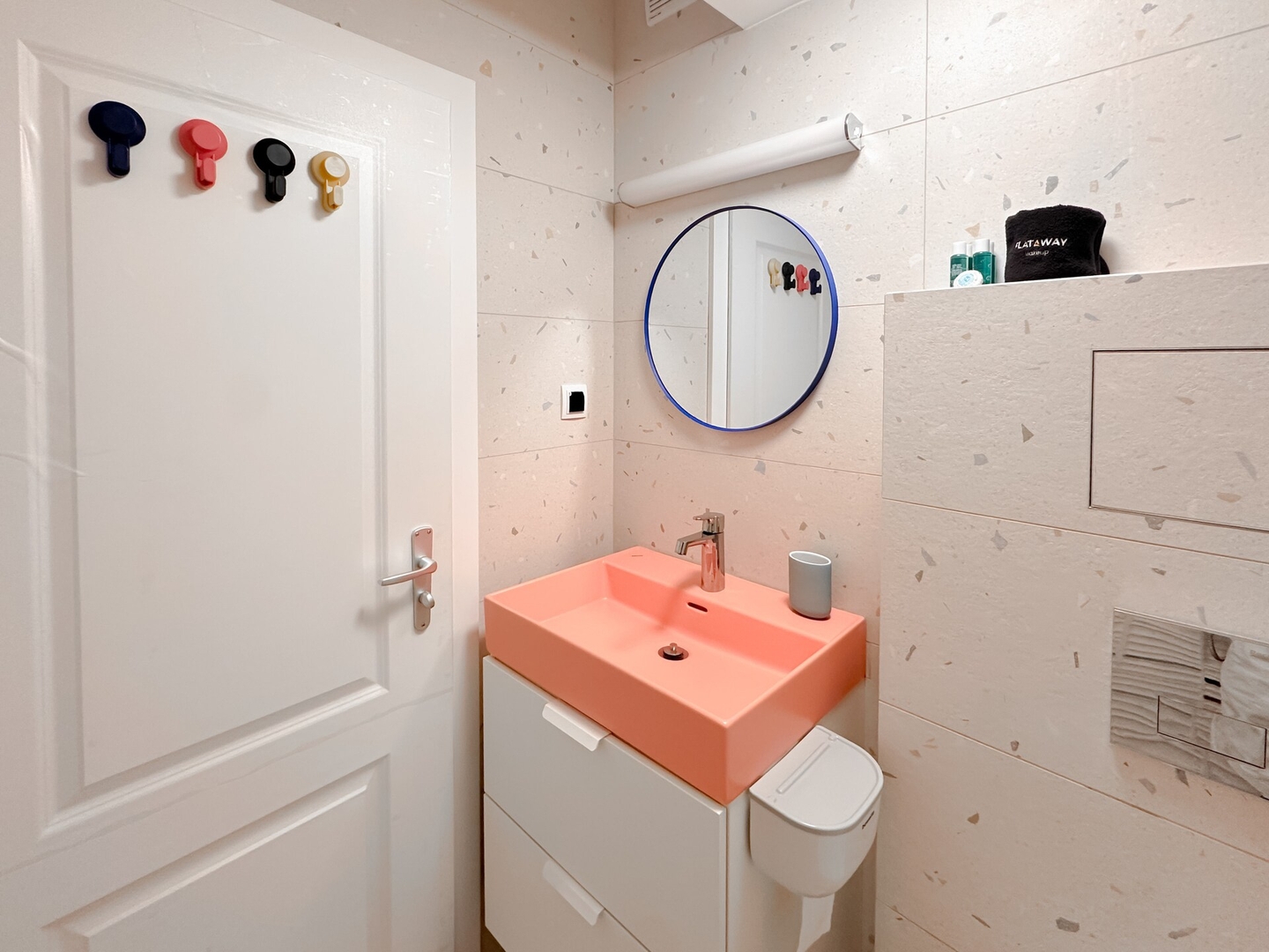 Scandinavian Charm - Central 1BD with Desk 10 Flat Manager Booking