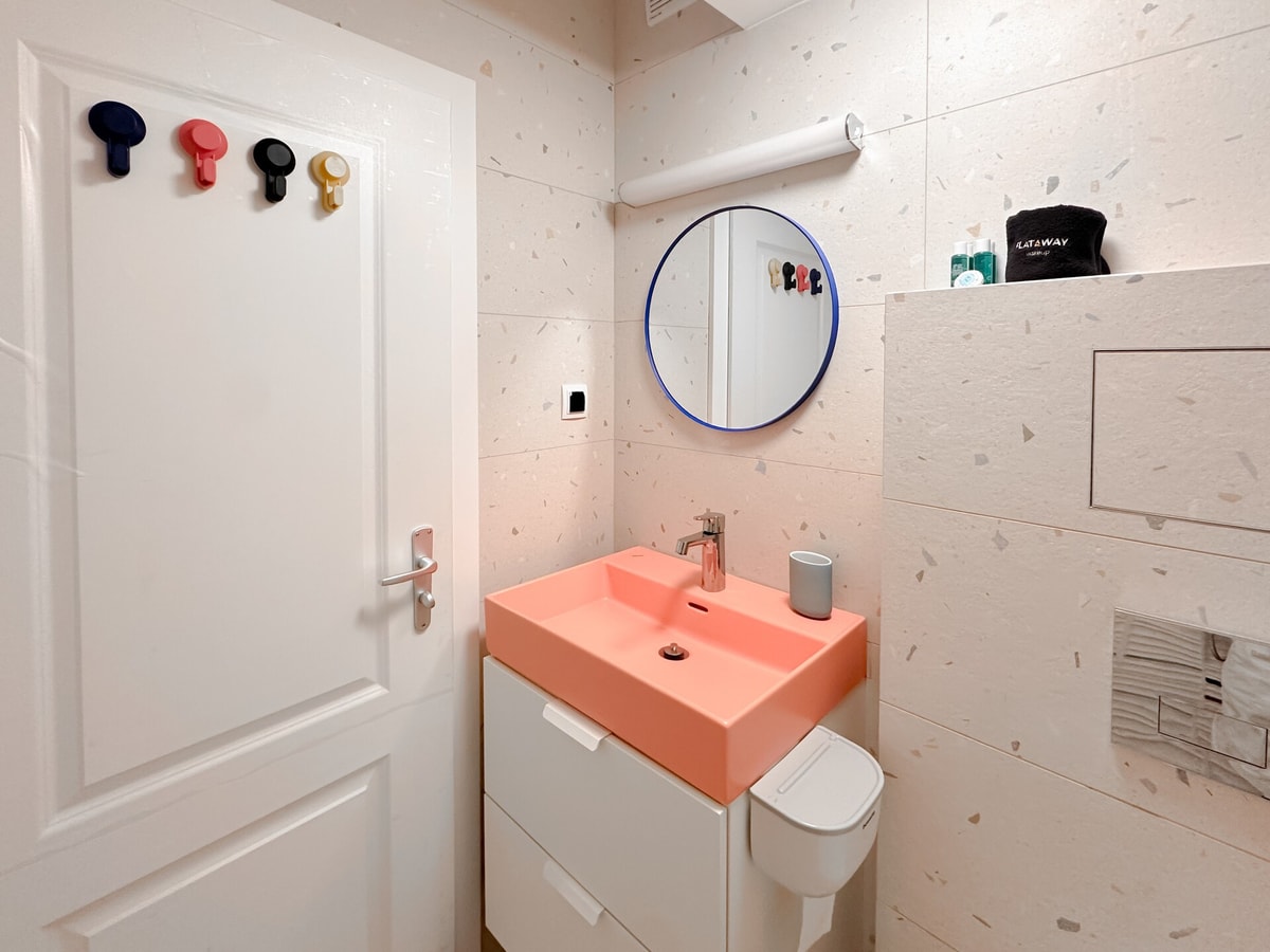 Scandinavian Charm - Central 1BD with Desk 10 Flat Manager Booking