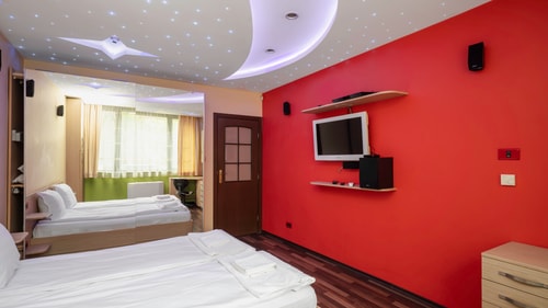 Valeri Pirotska 1BD · Central 1BD Apartment Next to Women's Market 1 Flat Manager Booking