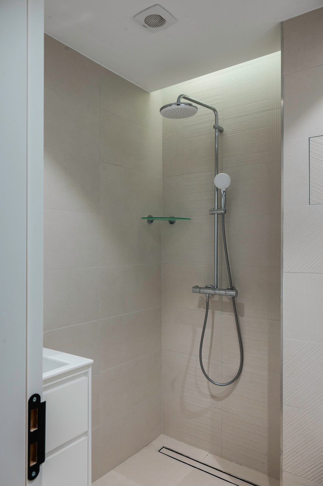 Aviva Living - 3 x Studios with Free Parking 8 Flat Manager Booking