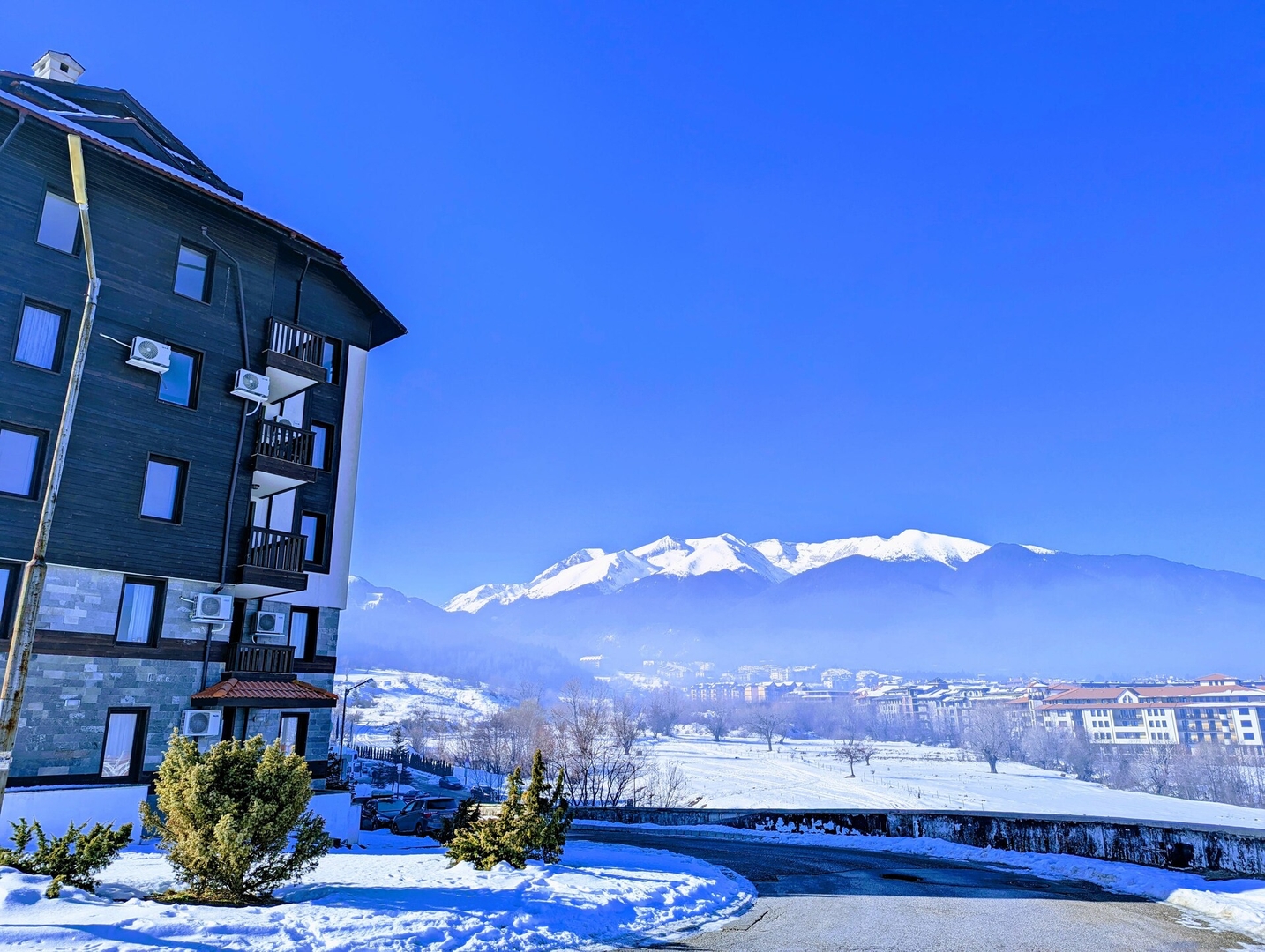 Stylish 2BD Apartment with Panoramic Mountain View 0 Flat Manager Booking