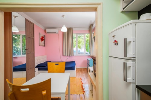 Sofia's 1BD Colourful Getaway Near NDK 7 Flat Manager Booking