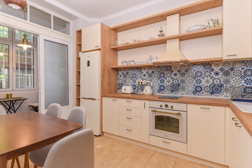 Spacious vintage 2BR, 2bath apartment 14 Flat Manager Booking