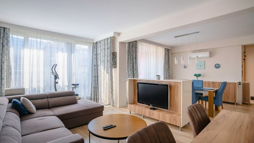 Nadya Ralevitsa 1BD · Modern & Spacious Stay with Free Parking 3 Flat Manager Booking