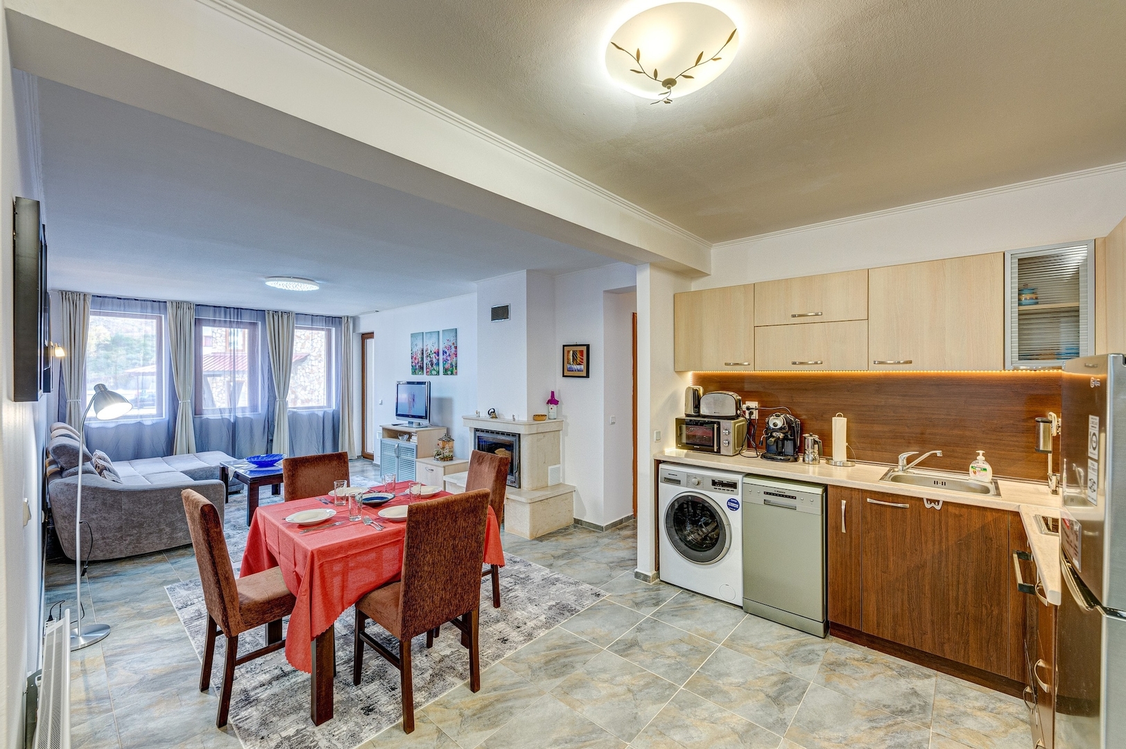 Bright and Spacious 2-BDR Apartment with Balcony 8 Flat Manager Booking