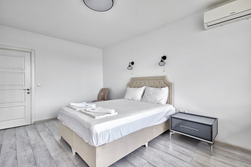 Sunny Seaside Retreat: 2BD Apartment in Nesebar 8 Flat Manager Booking