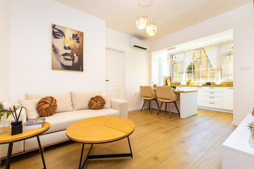 White&Grey Two 1-BD Apartments 35 Flat Manager Booking