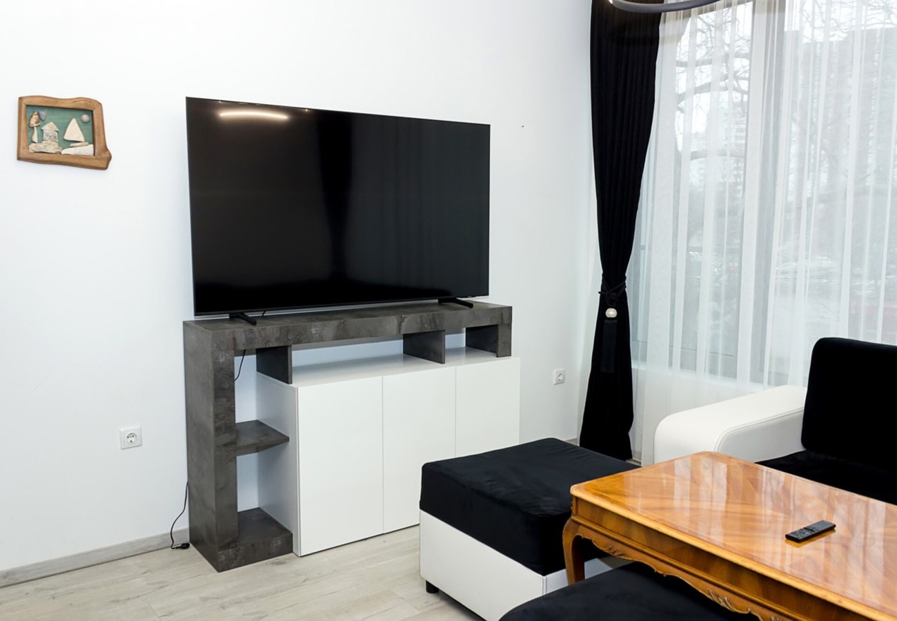 New Black & White Flat 5 Min Away From Sea Garden 6 Flat Manager Booking