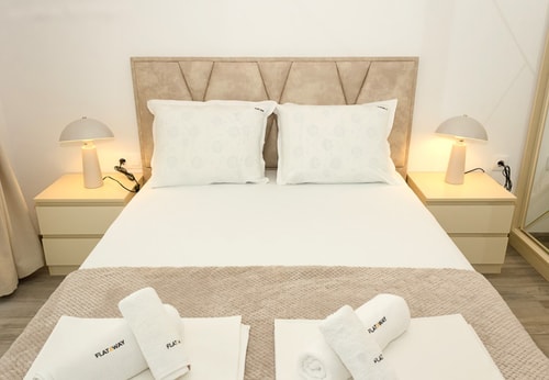 Azur Delux ~ 1BD Flat with Parking & Pool 18 Flat Manager Booking