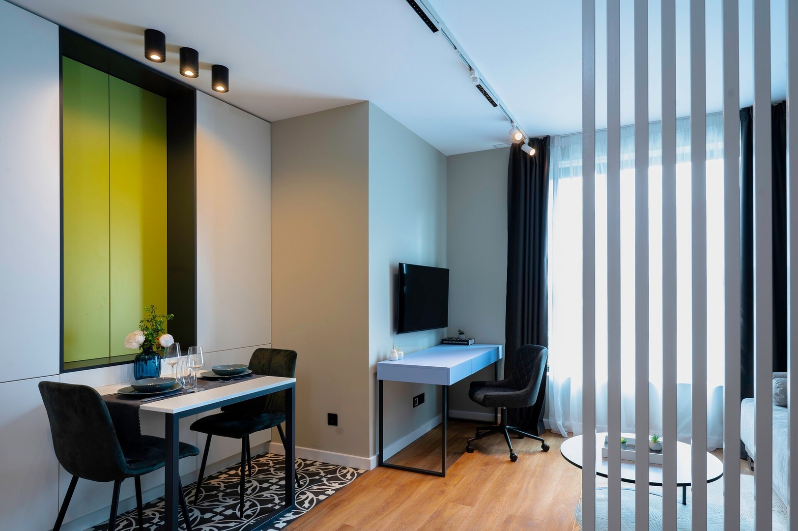 Aviva Living - Floral Studio 7.6 with Free Parking 8 Flat Manager Booking