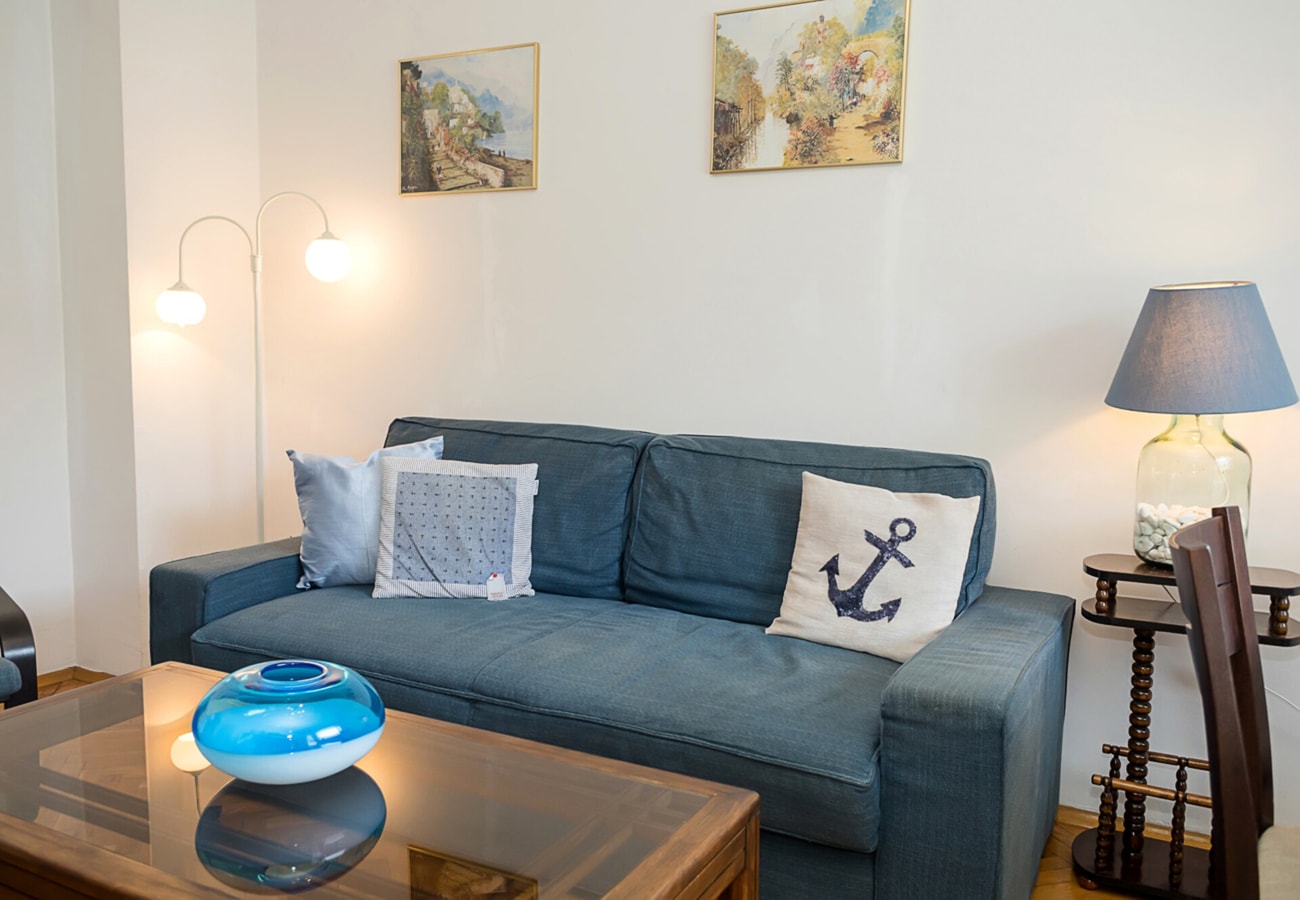Sunny 2-Bedroom Flat near Sea Garden|Chayka, Varna 9 Flat Manager Booking