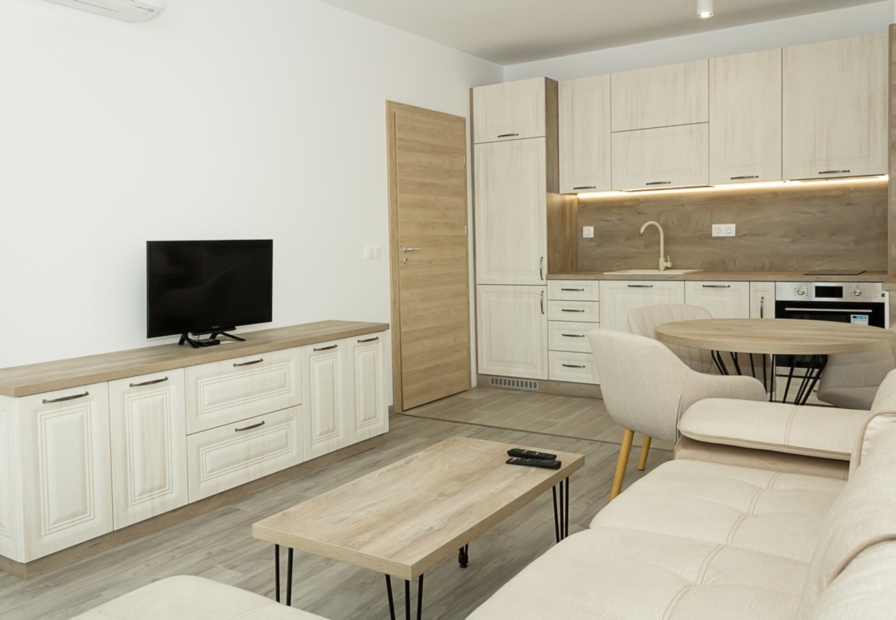 Azur Delux -1BD Flat with Parking & Pool 12 Flat Manager Booking
