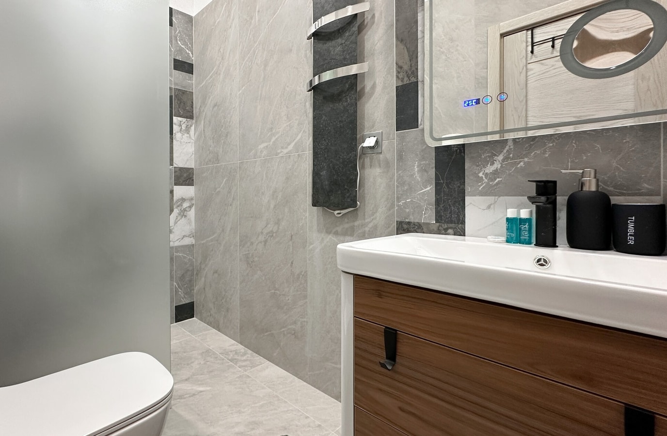 Blue Breeze Apartment 13 Flat Manager Booking