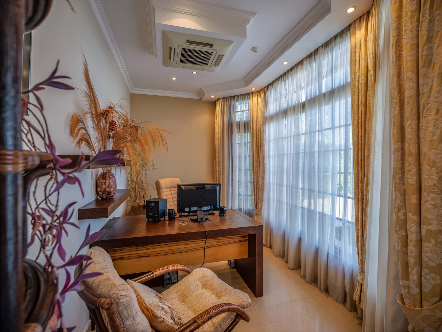 Luxury Villa with Pool- 4 Bedrooms in BlackSeaRama 25 Flat Manager Booking