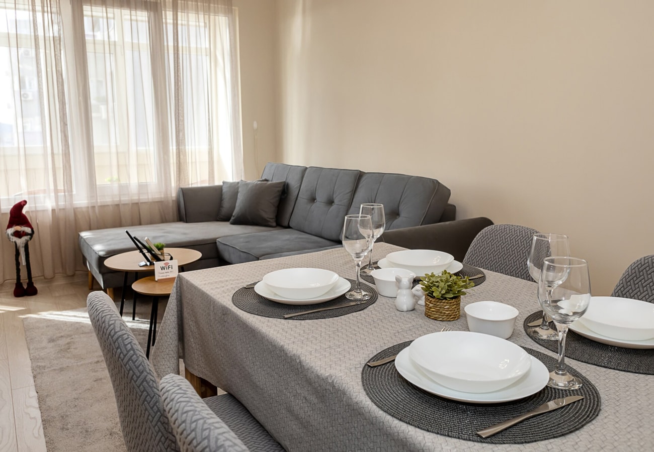 Bright One-Bedroom Flat with Balcony | Quiet Area 6 Flat Manager Booking