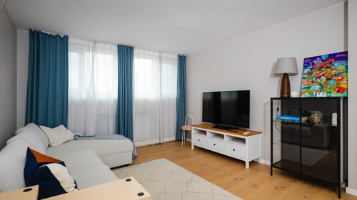 Quiet 2 BDR Comfort Near NDK + Workspace 7 Flat Manager Booking