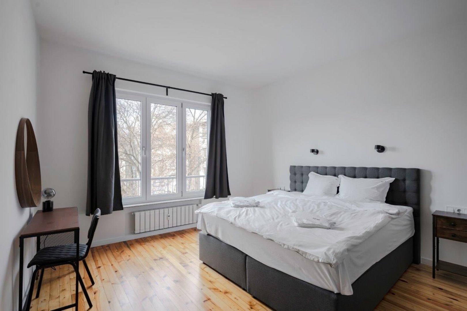 Luminous Central Retreat: Spacious 2BD Apartment 26 Flat Manager Booking