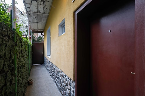 Central 1BD Next to Womens Market and Sofia's Gems 25 Flat Manager Booking