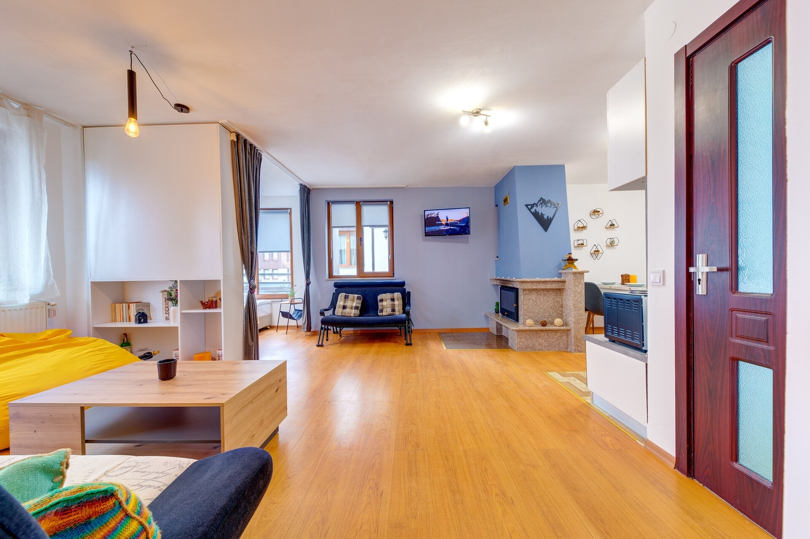 Colorful Retreat ~ 1BD next to the slopes 17 Flat Manager Booking
