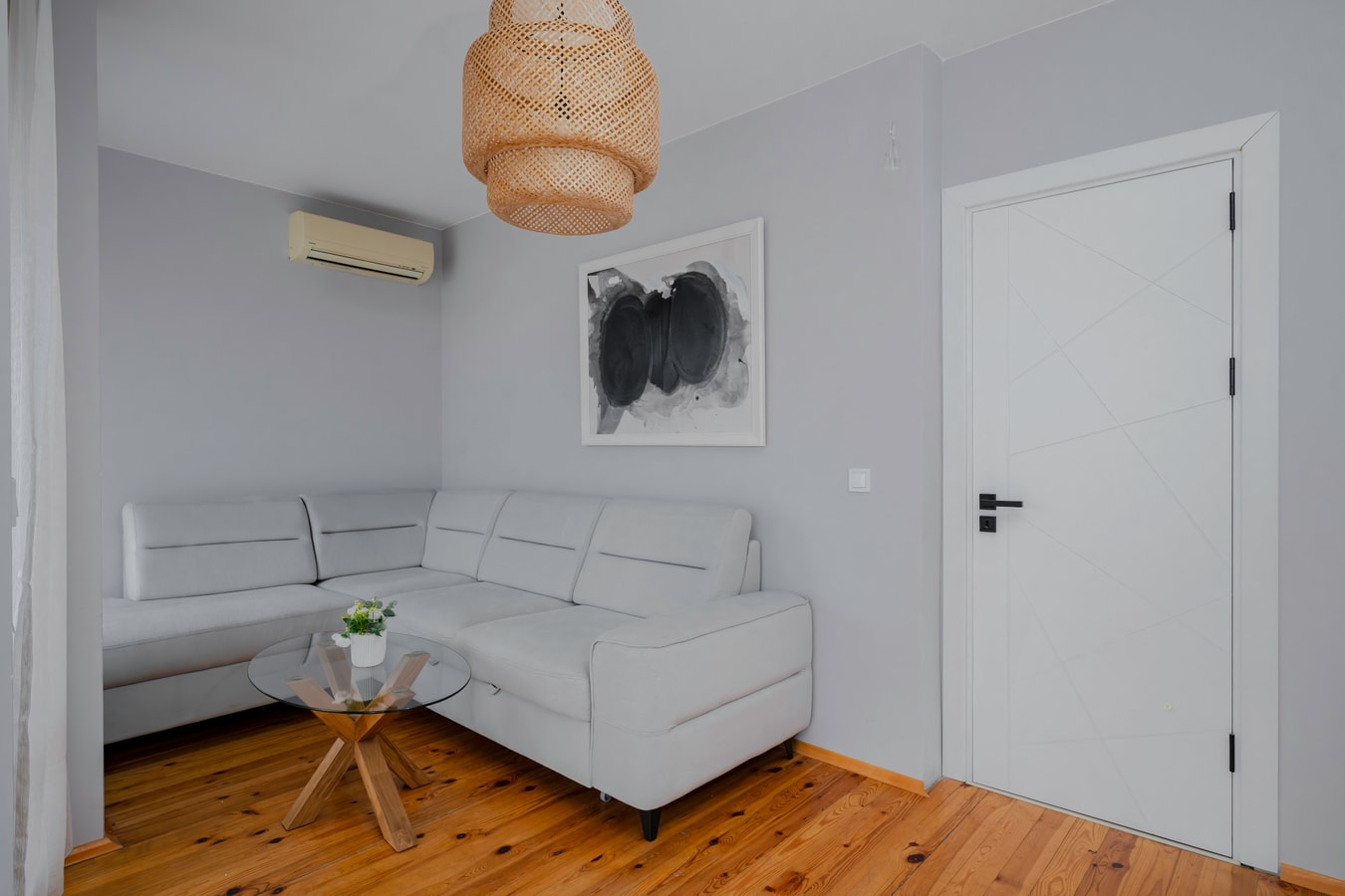 AeroLuxe Living 1BD Apartment 6 Flat Manager Booking