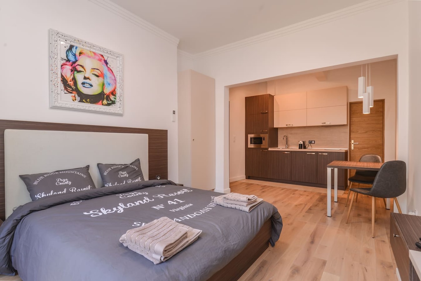 MOCCA Studio - Crystal Garden 1 Flat Manager Booking