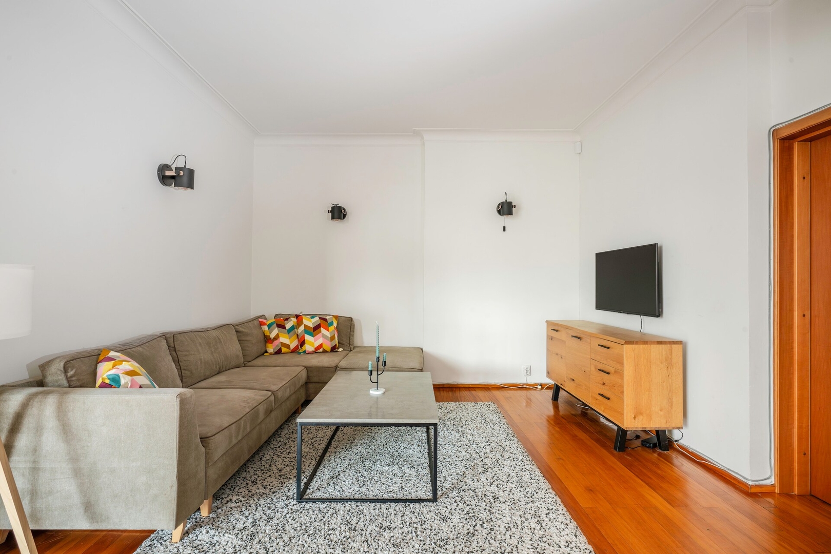 Charming 2BD Apartment in the Heart of the City 10 Flat Manager Booking