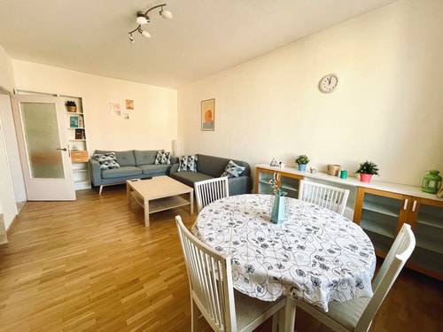 Spacious 2-BRD Flat by the Mall 8 Flat Manager Booking