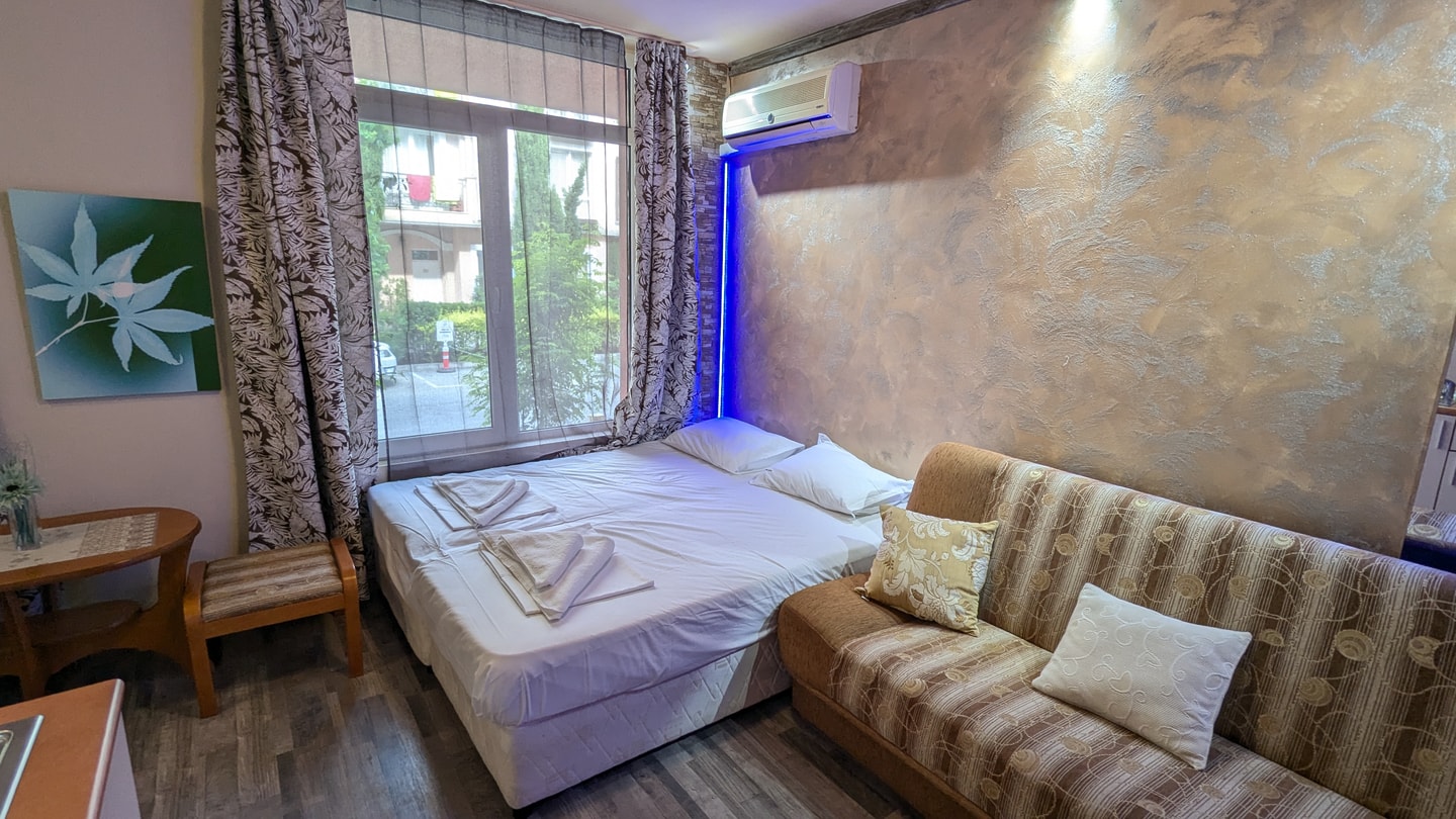 Compact studio with indoor pool near Cacao Beach 1 Flat Manager Booking