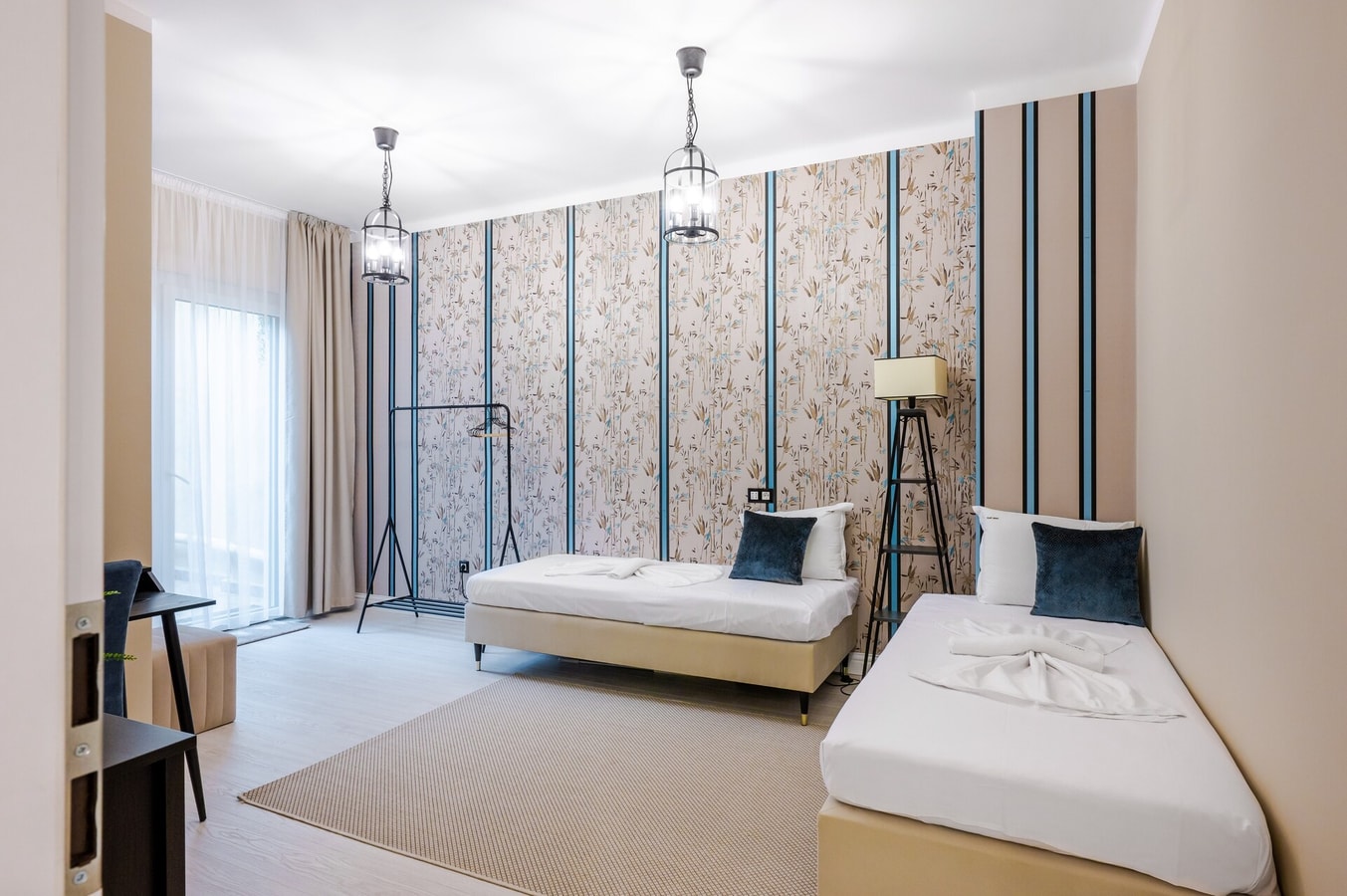 Top Center 2BD Luxurious Flat with Shared Terrace 3 Flat Manager Booking