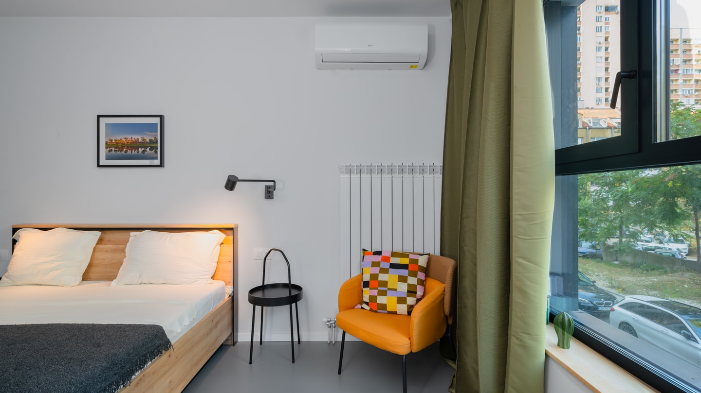 Aviva City Stay – Yellow Vibe Studio 7 Flat Manager Booking
