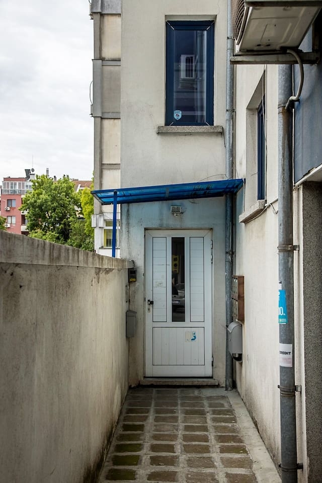 Spacious & Sunny Maisonette w/ Terrace near Centre 31 Flat Manager Booking