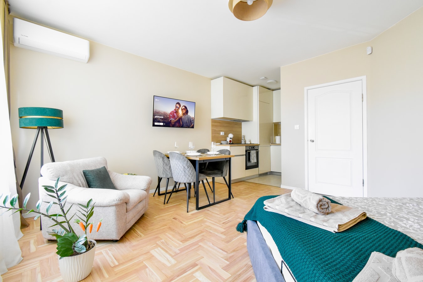 Yordan Bulgaria Studio · Sunny Sofia Studio with Balcony Flat Manager Booking