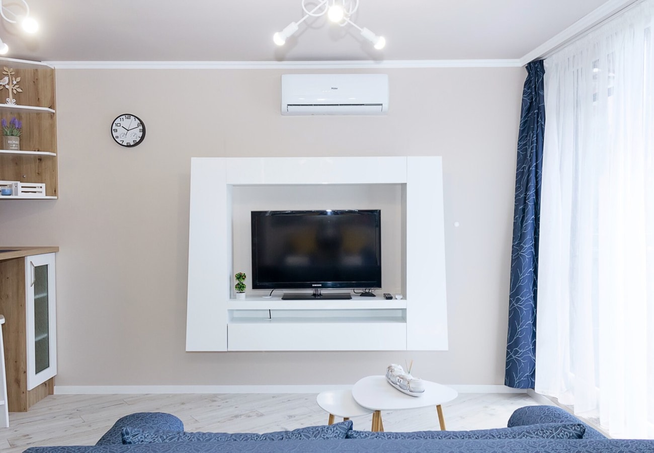 ~Sunny Blue ~ One-Bedroom Flat with Balcony 12 Flat Manager Booking
