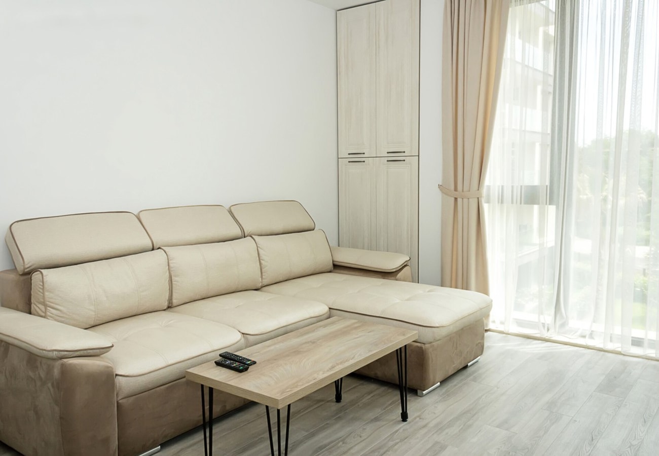 Azur Delux -1BD Flat with Parking & Pool 11 Flat Manager Booking