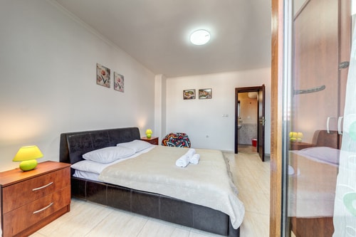 *By the Fireplace* Cozy 2BD Flat with a nice view 20 Flat Manager Booking