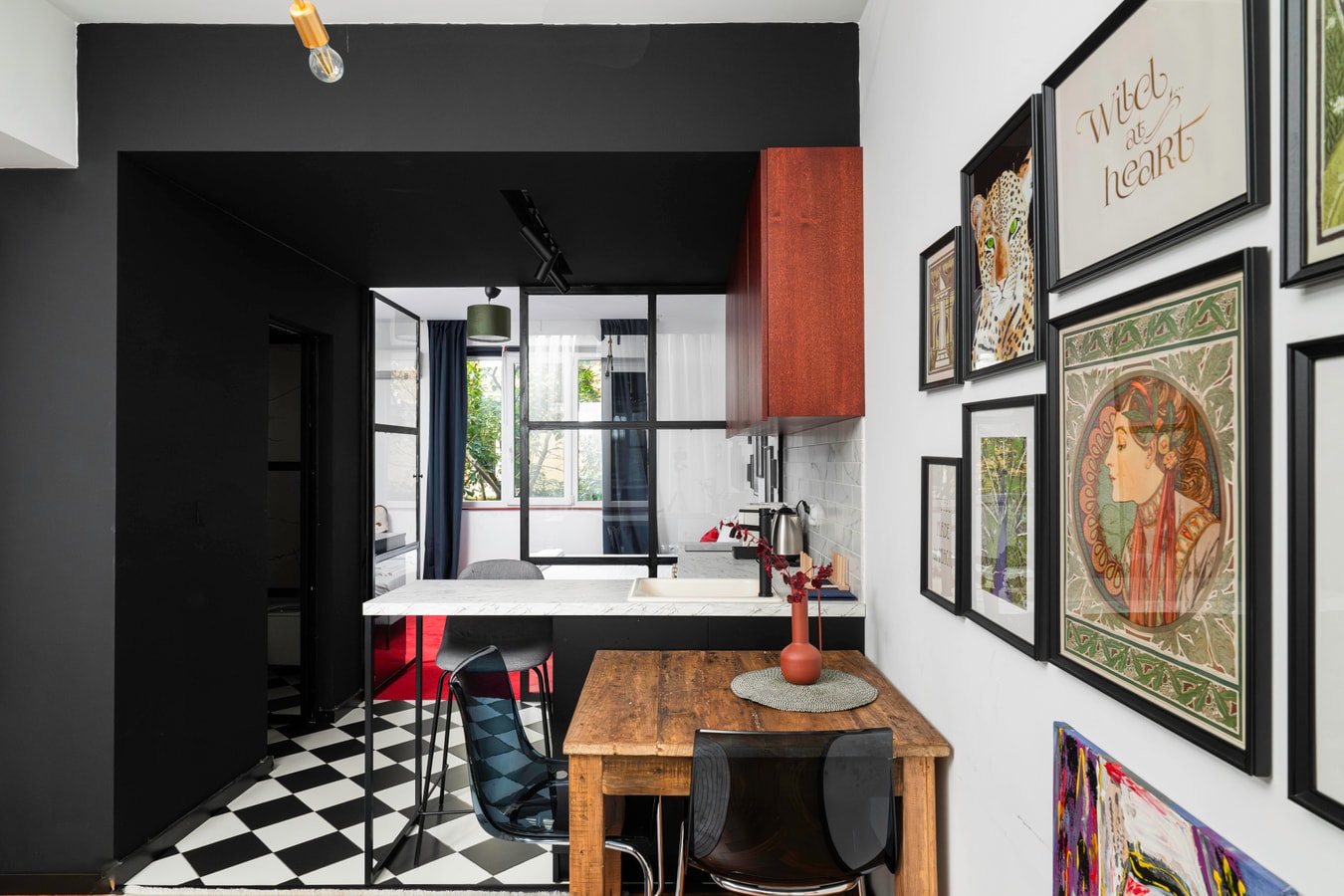 Central Art-Inspired Flat with Private Garage Flataway