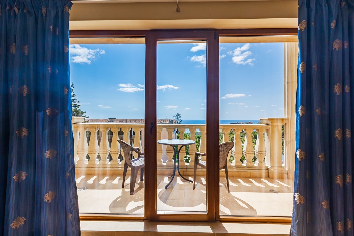 Elegant Apartment with Balcony in Argisht Palace Flat Manager Booking
