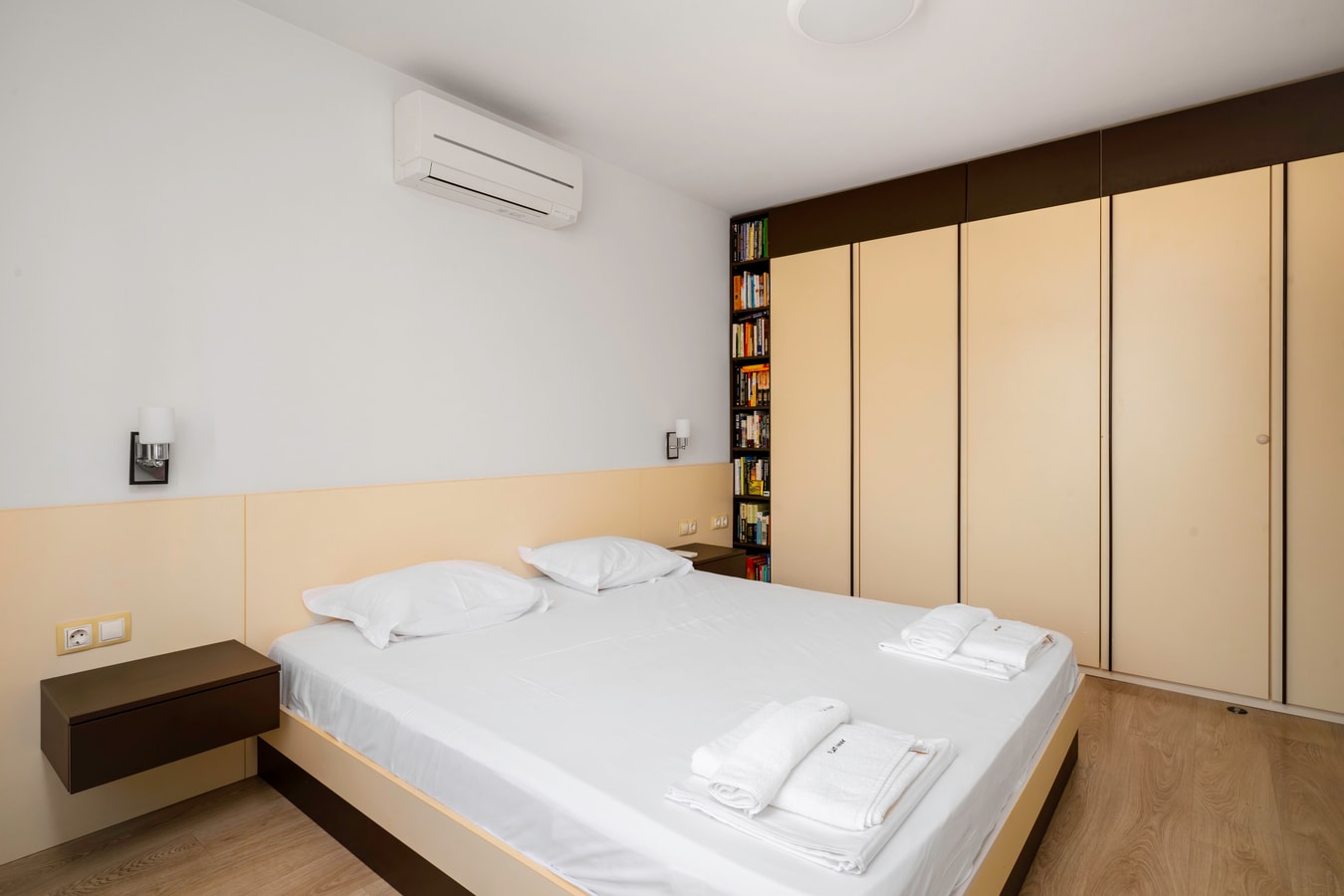 Spacious 2BD Flat with Secure Free Parking 12 Flat Manager Booking