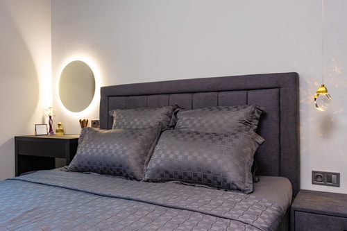 White&Grey Two 1-BD Apartments 112 Flat Manager Booking