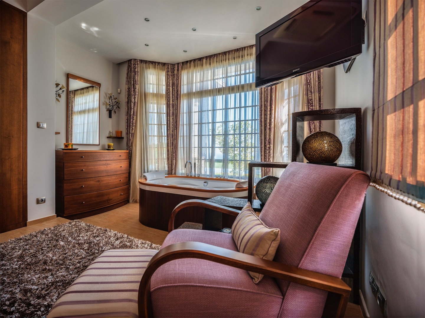 Luxury Villa with Pool- 4 Bedrooms in BlackSeaRama 1 Flat Manager Booking